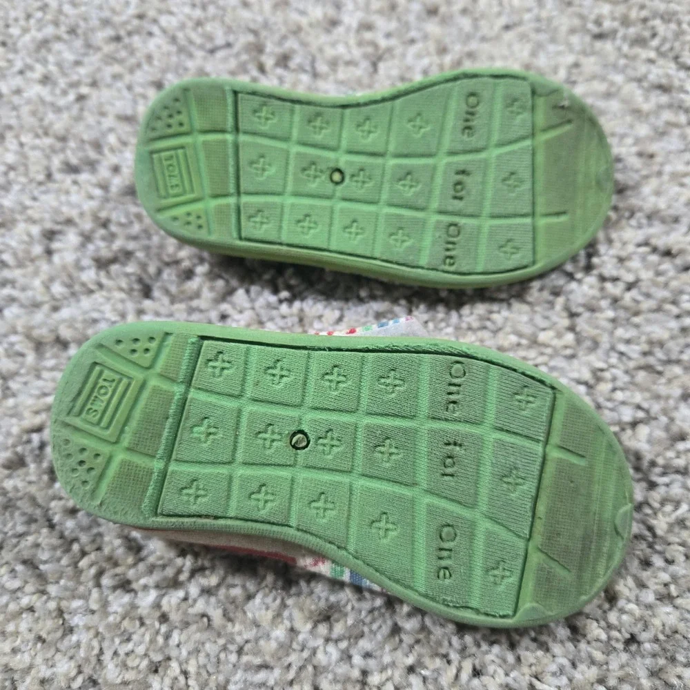TOMS Tiny Alpargata Toddler Shoes | Rainbow Stripe Canvas | Size 5T‎